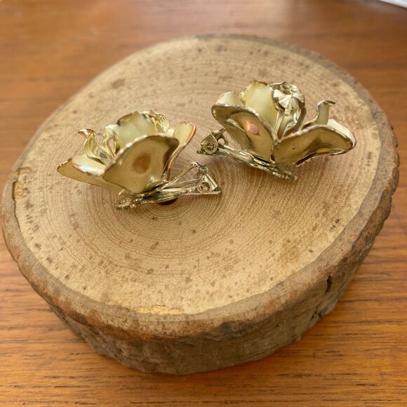 Vintage Gold Tone Rose Flower Clip-on Earrings - Picture 3 of 4